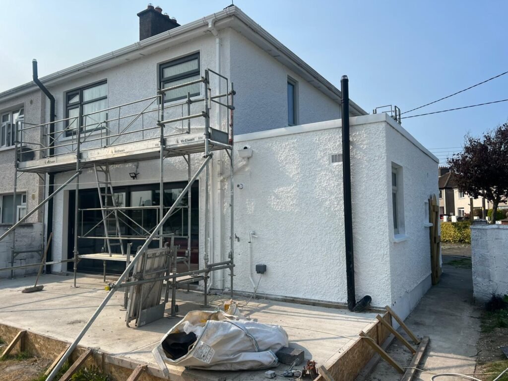 Exterior pebble dash spraying